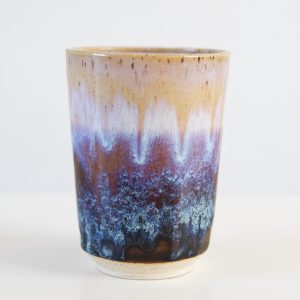 Ambachtelijk keramiek object geïnspireerd op natuur en landschap van Maastricht