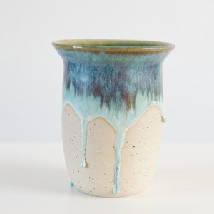 Handgemaakte keramiek met organische vormen, geïnspireerd door de natuur in Maastricht