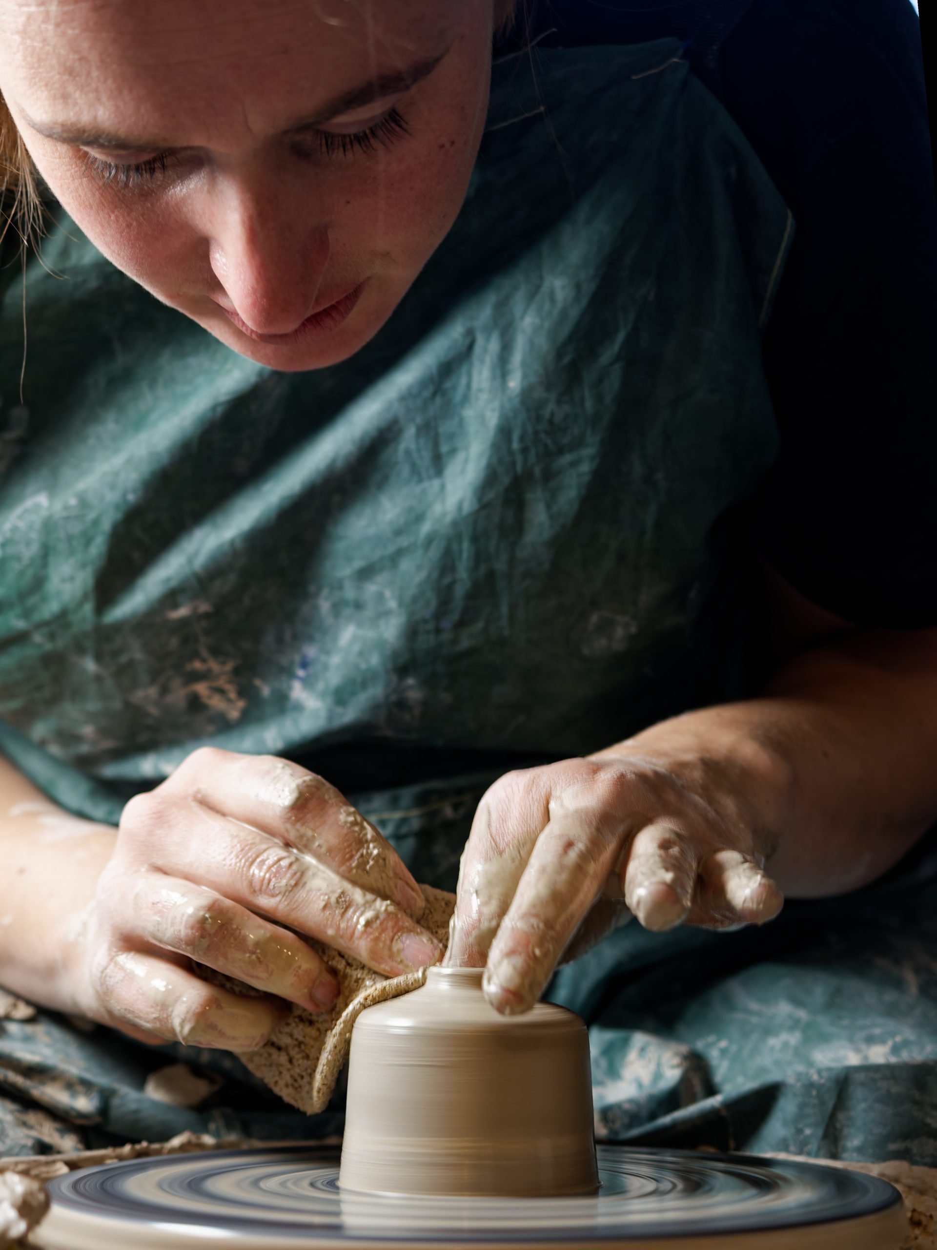 Handgemaakt keramiek van Steffie van den Akker op de Verwondermarkt Marnis in Bunde, najaar 2025