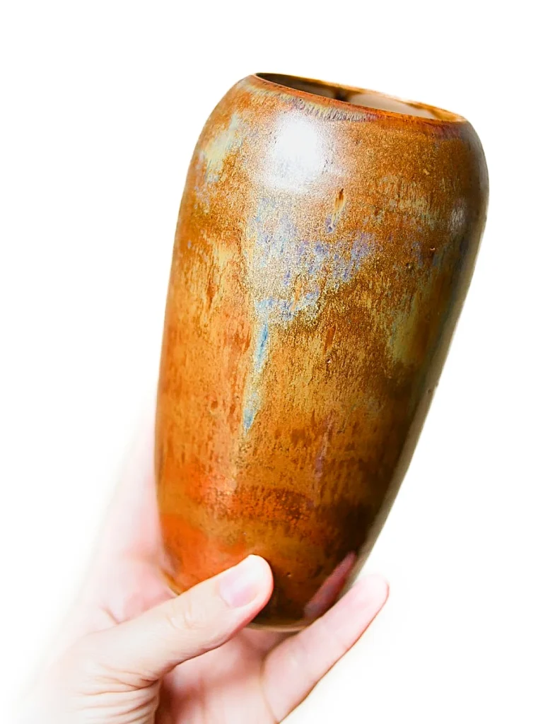 Handgemaakte keramieken vazen uit Maastricht, ambachtelijk werk van Steffie van den Akker