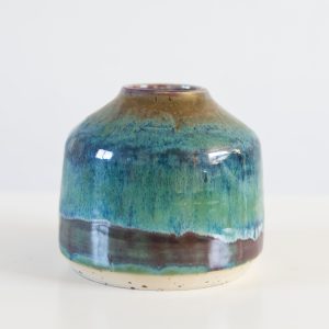 Handgemaakte keramieken vaas JadeHorizon in blauwgroen met donkere rand